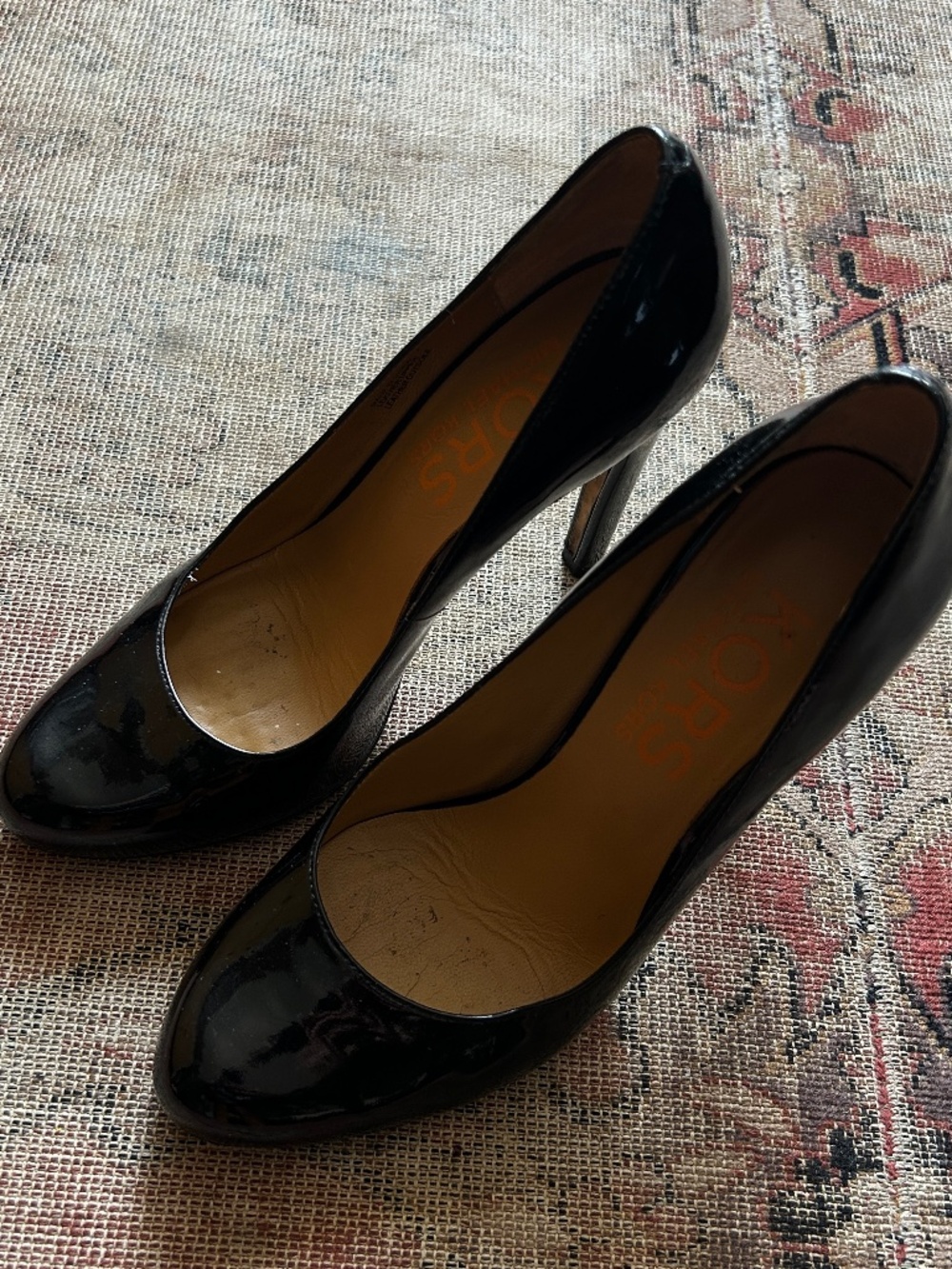 Vintage Y2K Black Patent Leather Pumps Size 7
